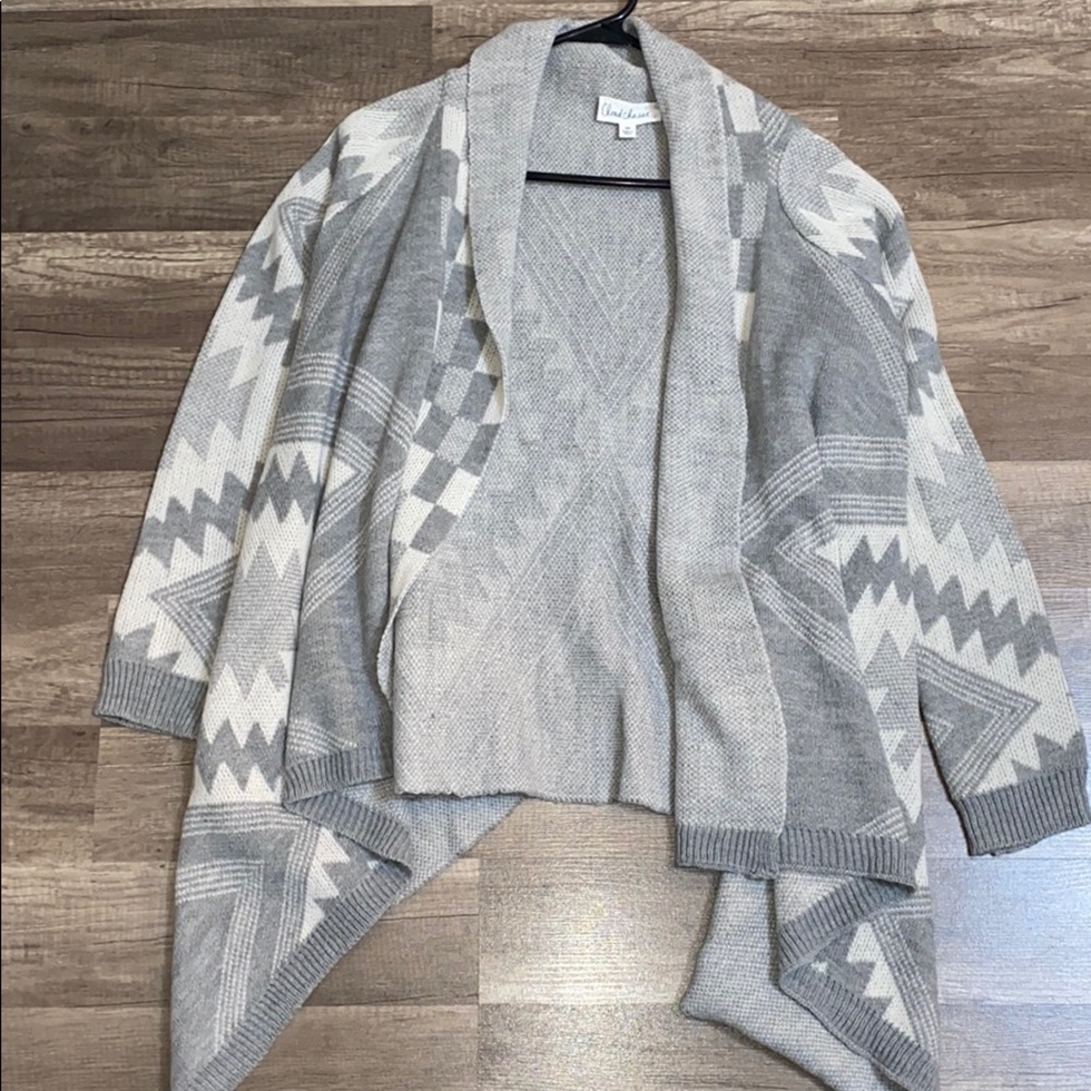Drape front cardigan, in gray and cream print.